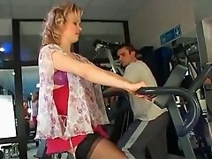 Pregnant milf gets a workout