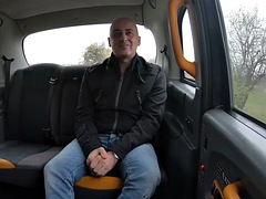 Bigtit cab driver rides before the spoon gets hit in the backseat