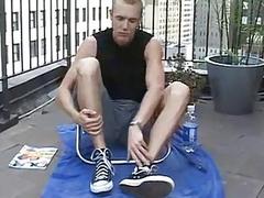 Blonde jock Jason sukcing his own hot feet outdoors